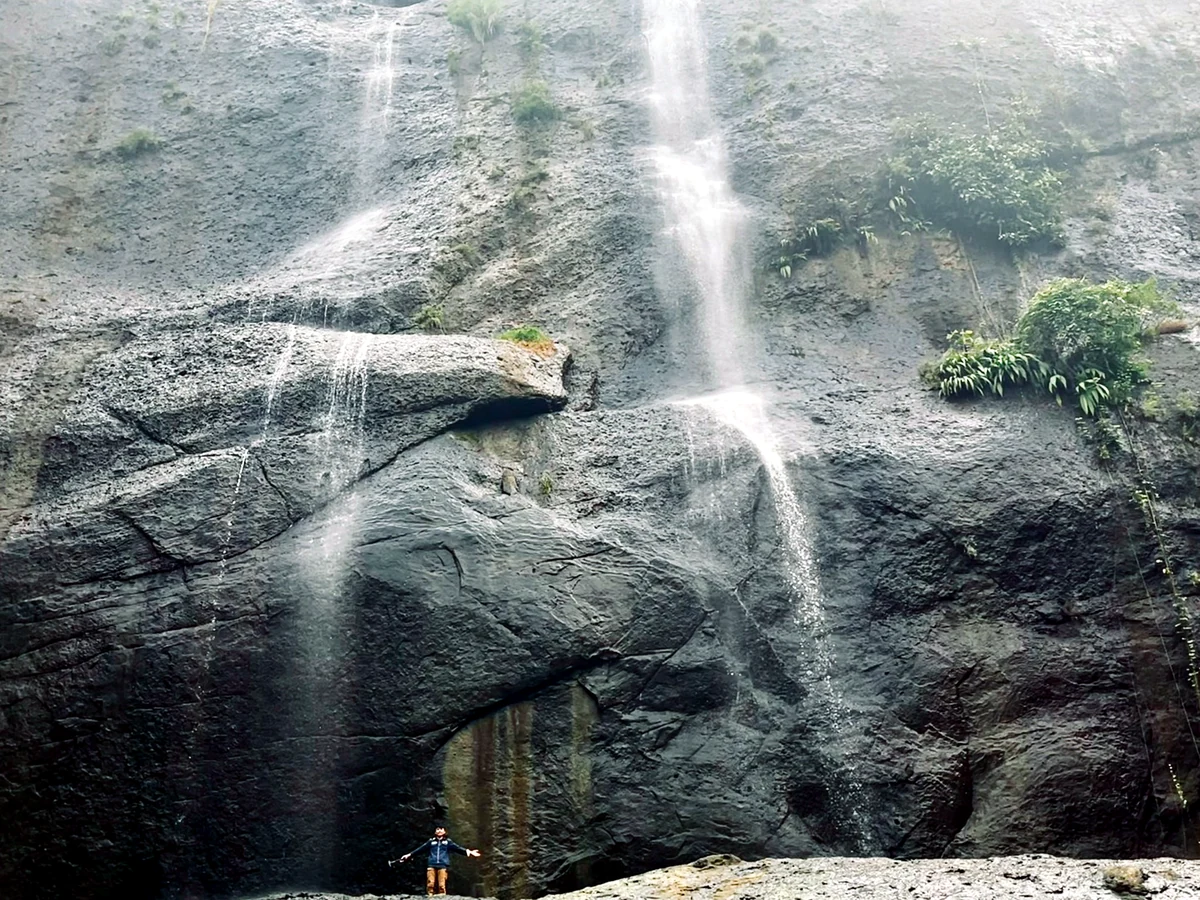 Waterfall developed along a mapped structural discontinuity